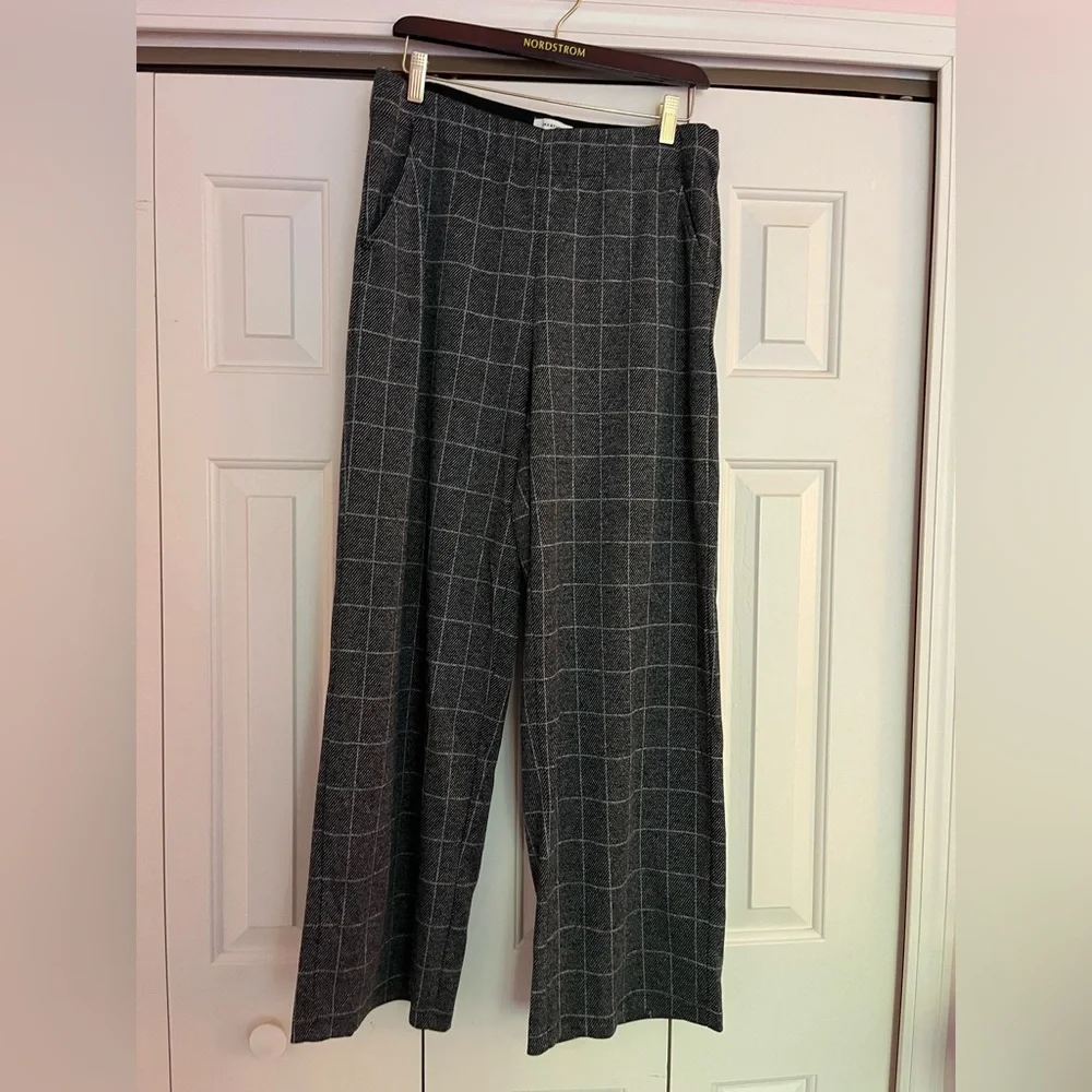 Max Studio Grey/Black Window Pane - Picture 2 of 5